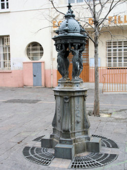 fontaine-wallace-place-bernard-cadenat-marseille