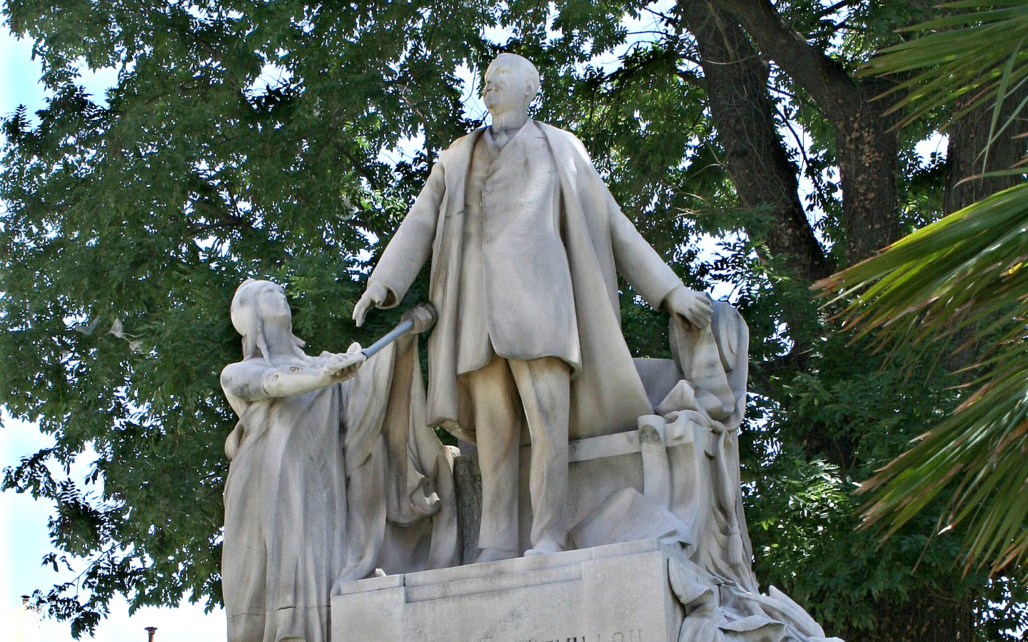 Monument à Frédéric Chevillon par Henri Raybaud, 1922, le député mort pour la France