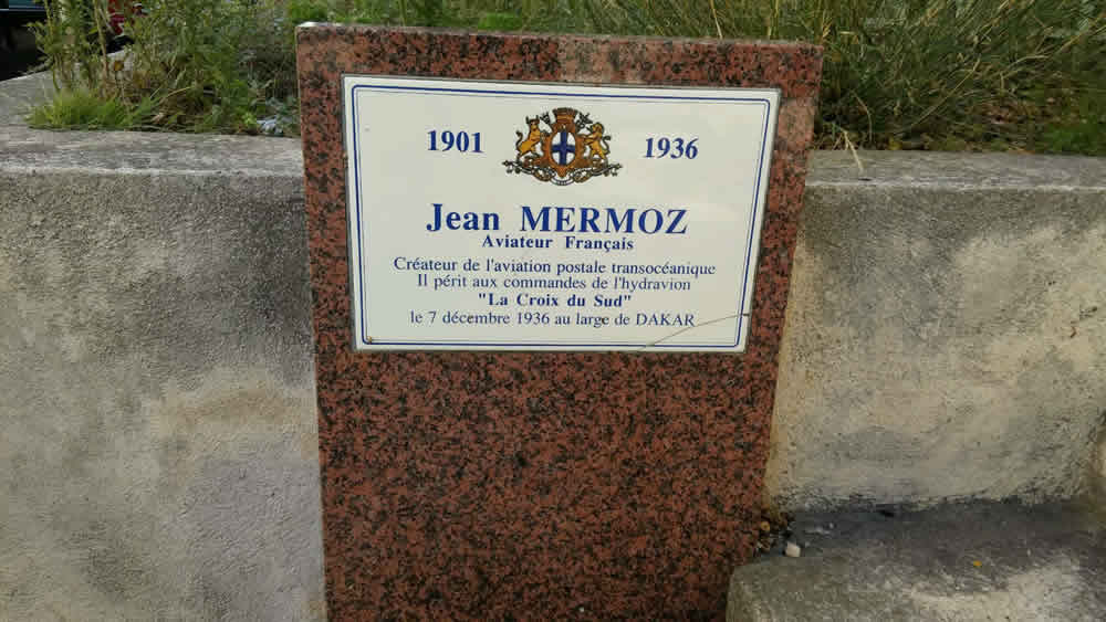 Monument et Rue Jean Mermoz