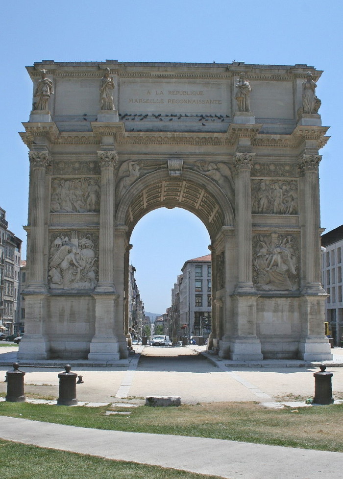 arc-de-triomphe-de-la-porte-daix-place-jules-guesde-marseille-8