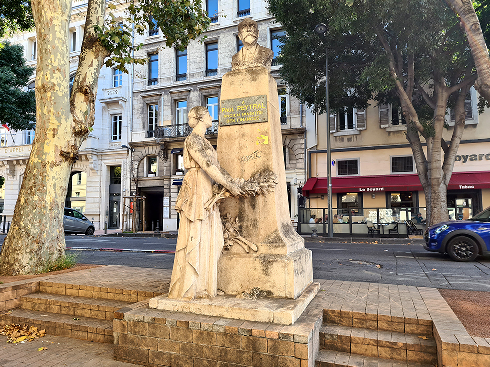 Statue de Paul Peytral par Auguste Carli