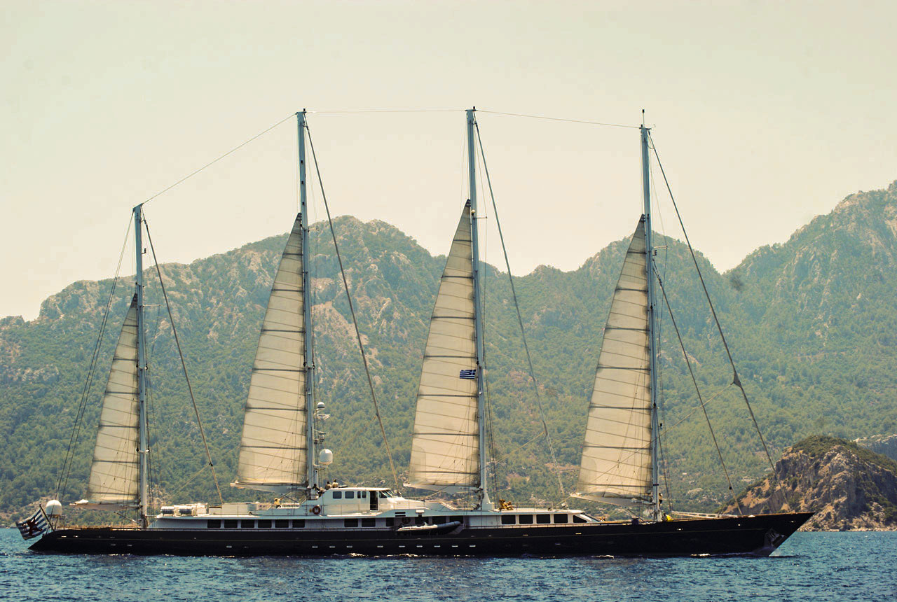 Bernard Tapie's Phocéa, exceptional sailboat 1976-2021