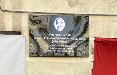 Plaque hommage à Ho Chi Minh