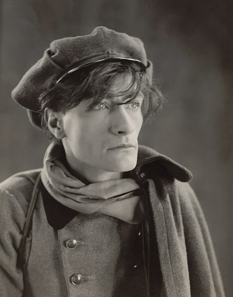 Antonin Artaud (1896-1948) dans le rôle de Gringalet, du film Le Juif errant de Luitz-Morat Antonin Artaud (1896-1948) dans le rôle de Gringalet, du film Le Juif errant de Luitz-Morat