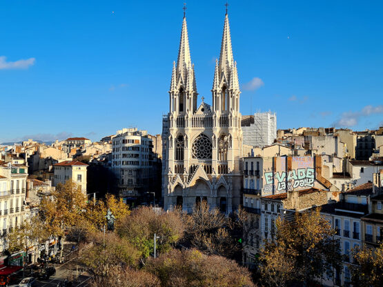 Grande Timbale Droite à Fond Plat En Argent, Le Corps Gravé - Lot 332