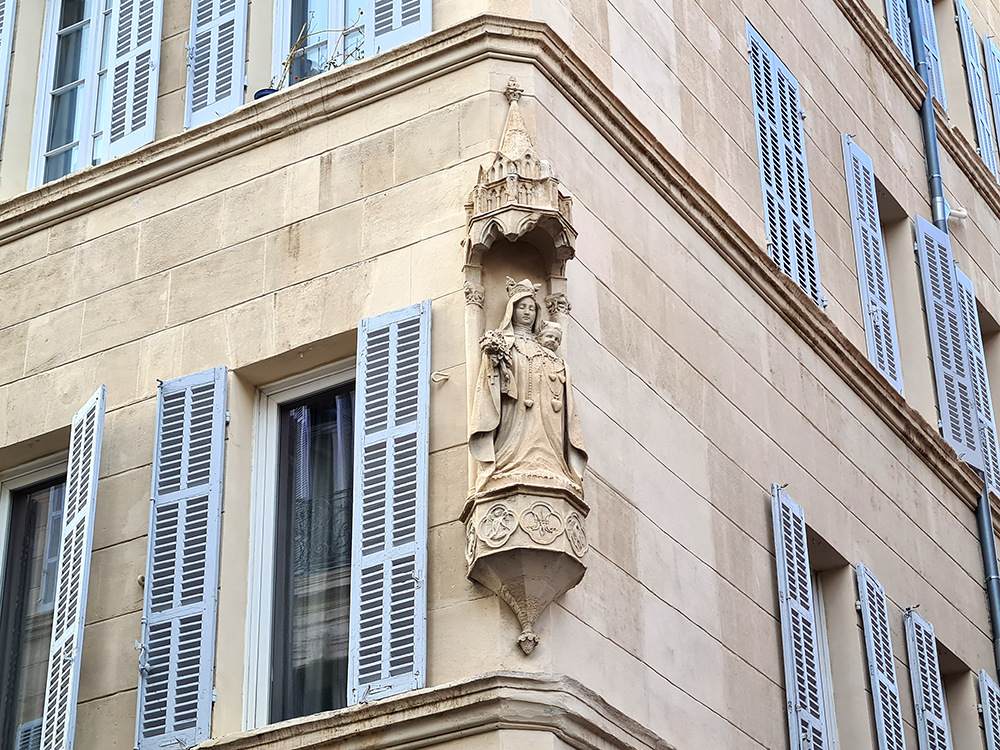 Les statues d’angle marseillaises, Vierge & Saints