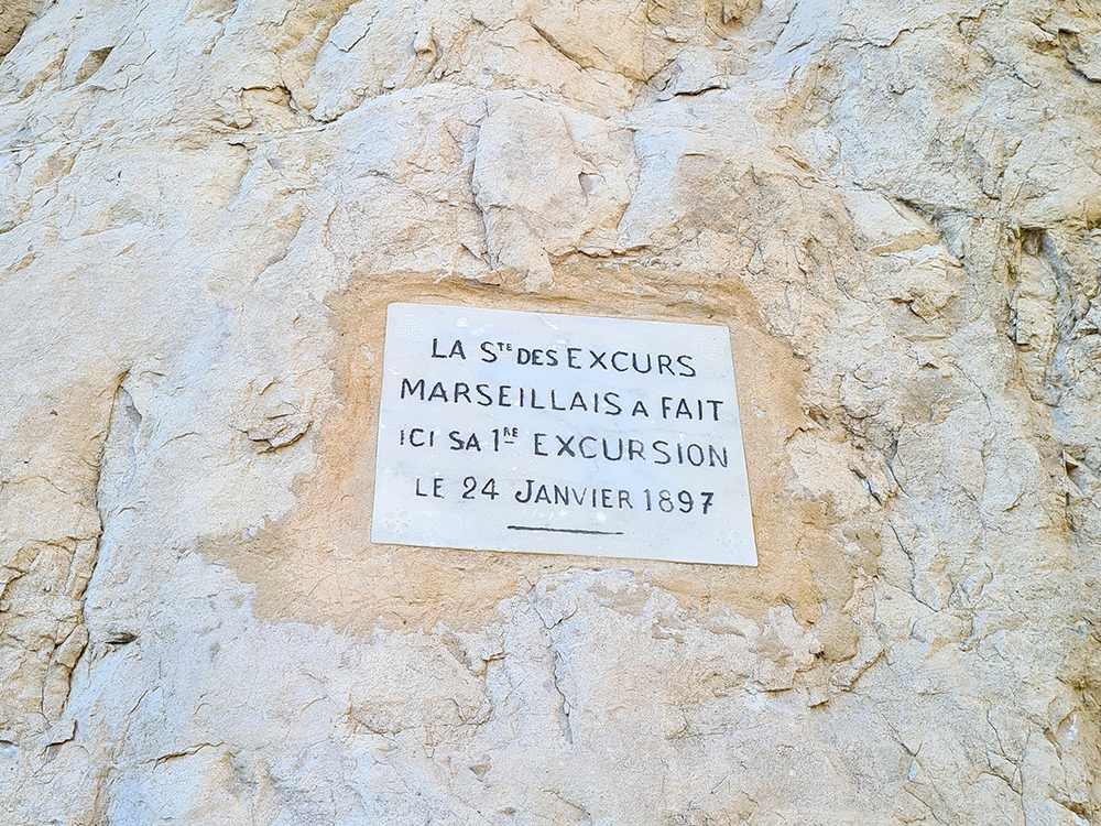 Plaque de la 1ère excursion des Excursionnistes Marseillais, 1897