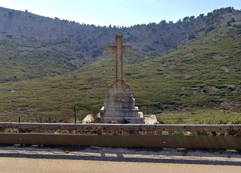 La grande croix de la Route de la Gineste
