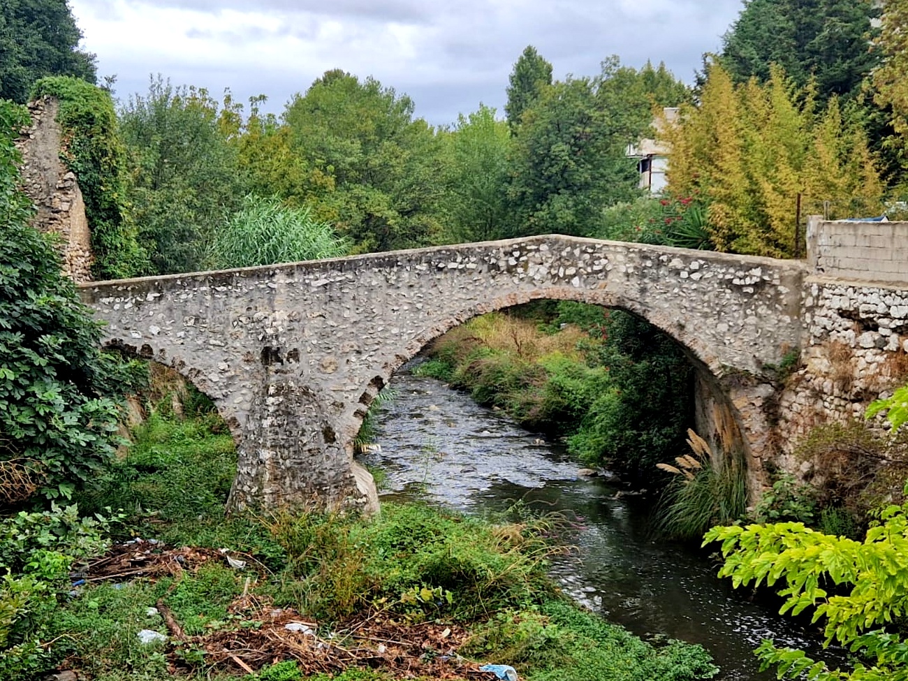 Le Vieux Pont de Saint Marcel et le Siège de Jules César