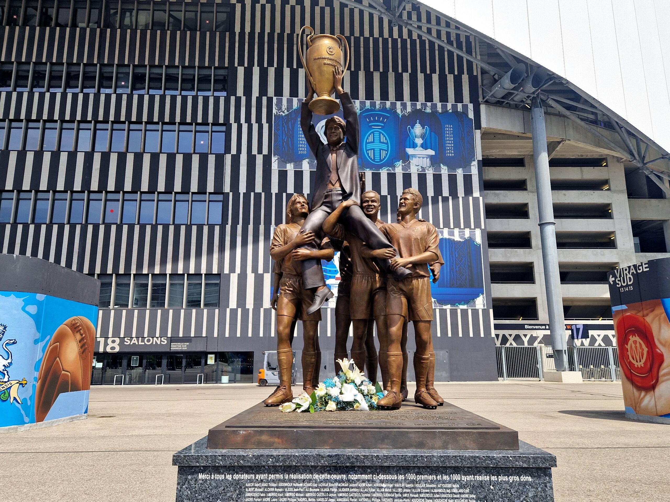 Esplanade et Statue de Bernard Tapie, Stade Vélodrome, 2025