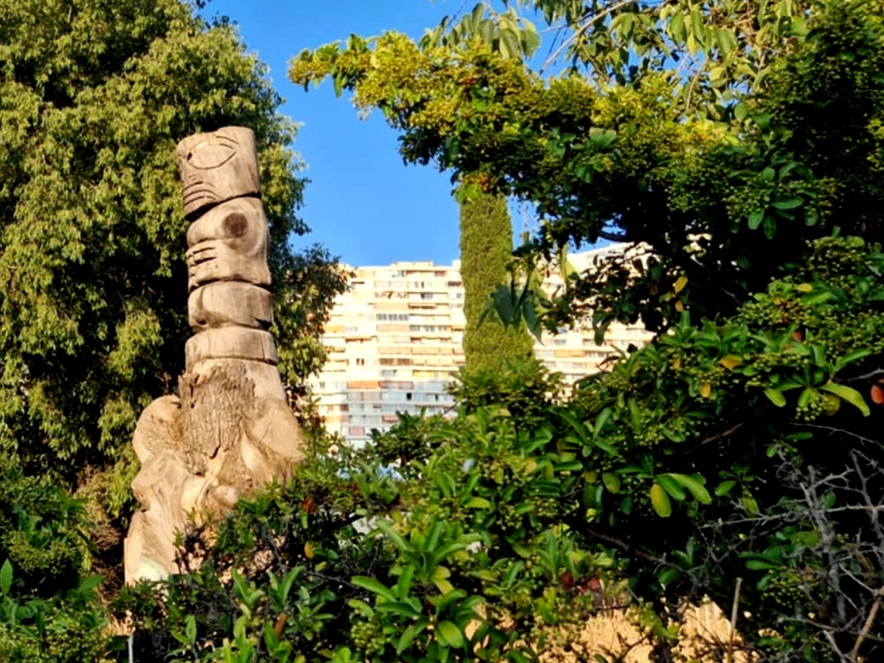 Le mystérieux Tiki en bois de la Rouvière