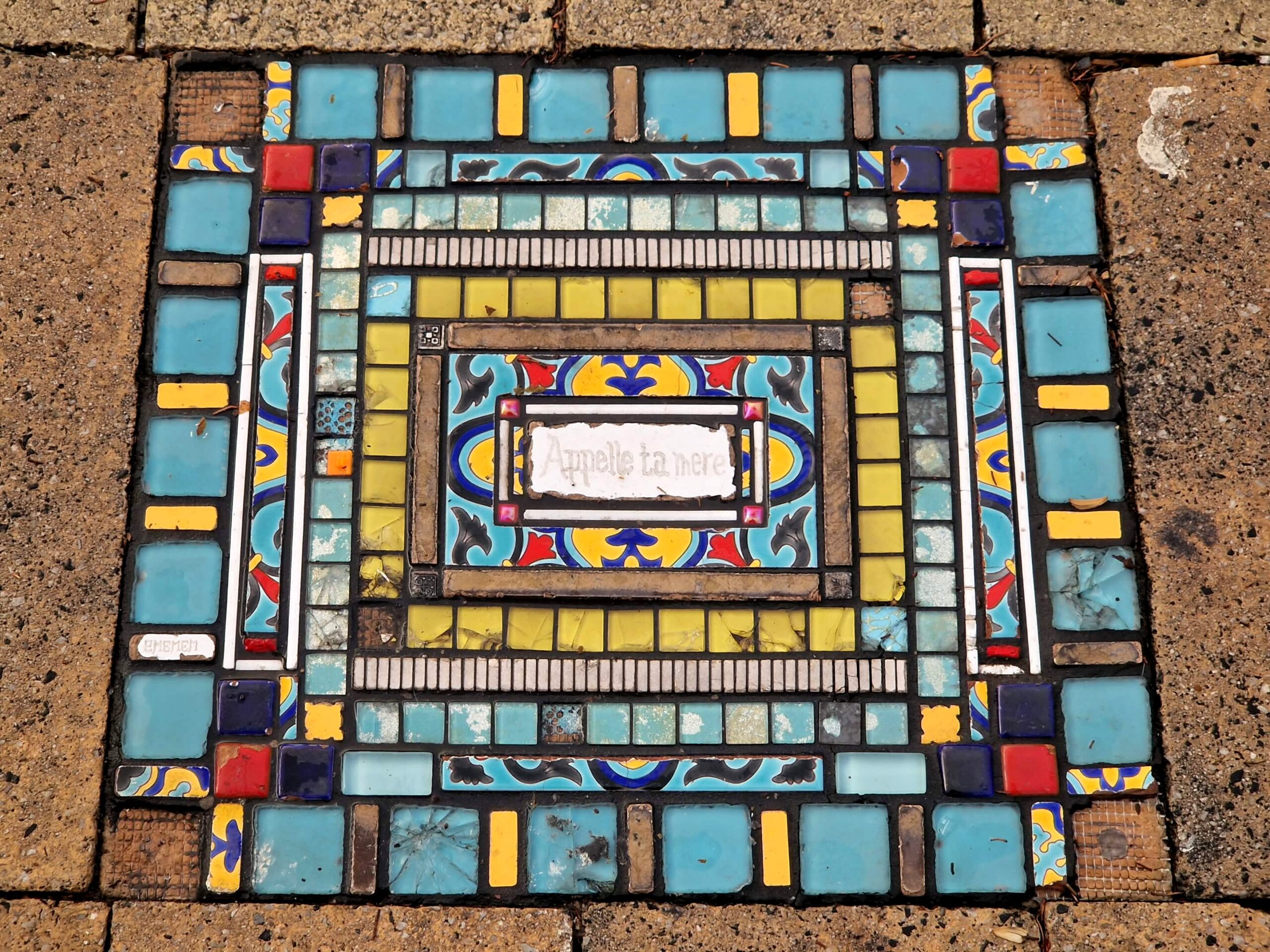 “Appelle ta mère” par Ememem, Cours Julien, 2023