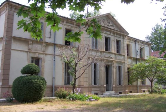 Domaine de la Ravelle, Caserne C.R.S. NR 55