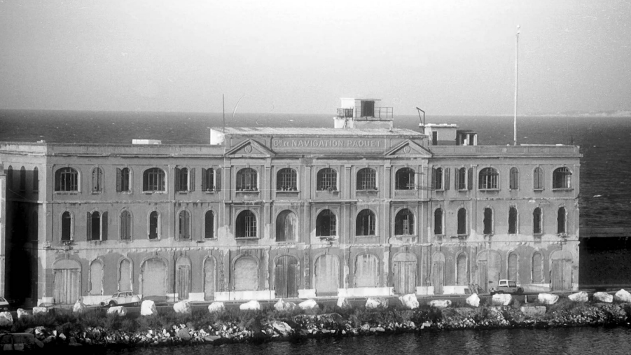 Le Paquet et l’artiste Hartmut Bosbach, Patrimoine abandonné de la Digue du Large