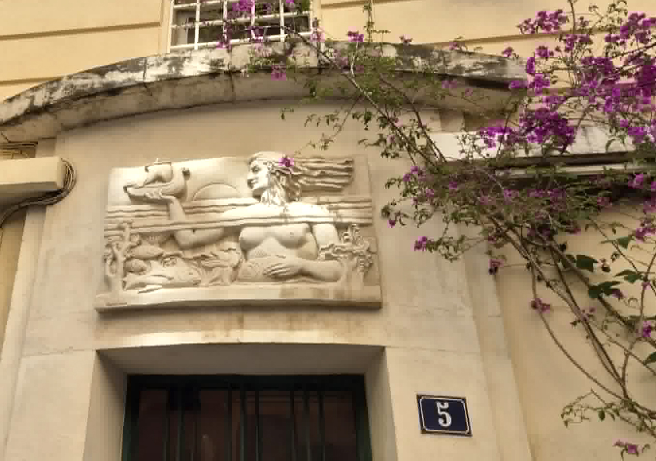 La Méditerranée, par Oscar Eichacker, bas-relief des années 50