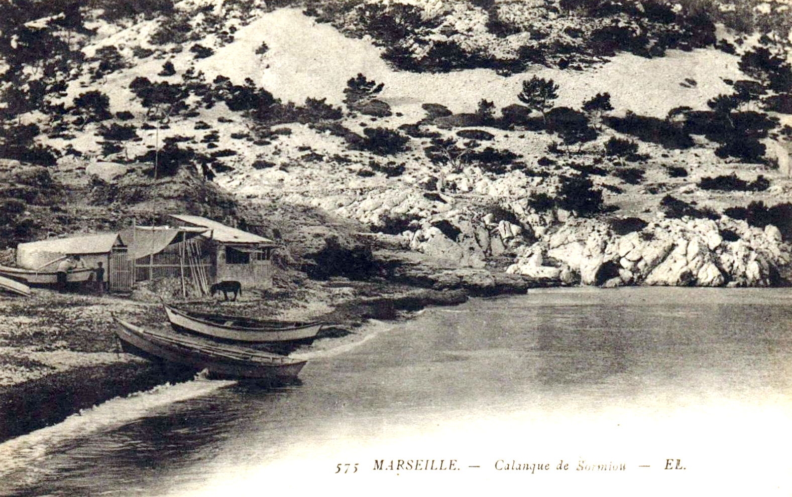Le premier cabanon de la plage de Sormiou, 1896