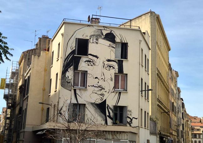 Fresque pour les jeunes exilés, foyer SOLIHA de Belsunce, par Mahn Kloix, 2026
